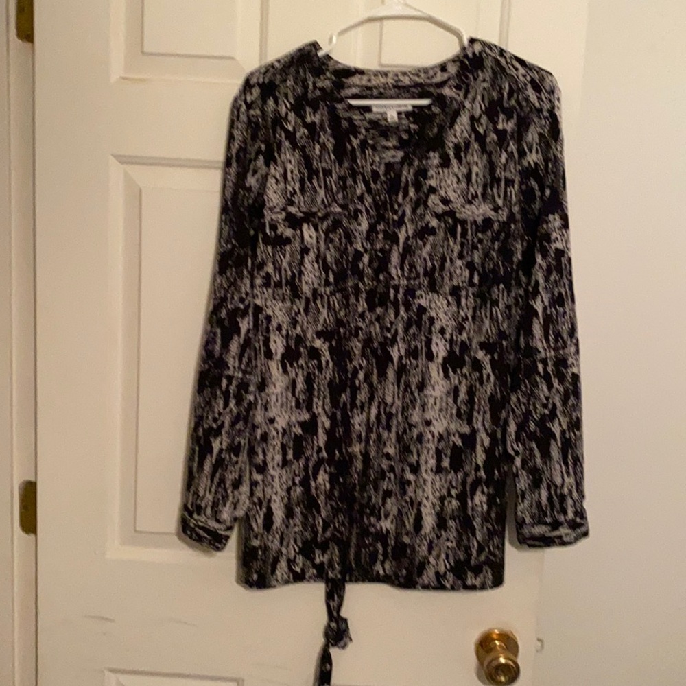 Notations blouse with 5 buttons down the front